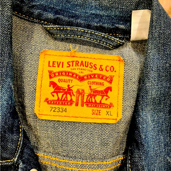 Levi’s dark wash denim jacket men’s xl - Picture 3 of 4